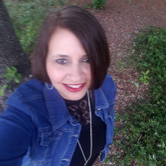 Meet your Posher, Felicia - Picture 1 of 1